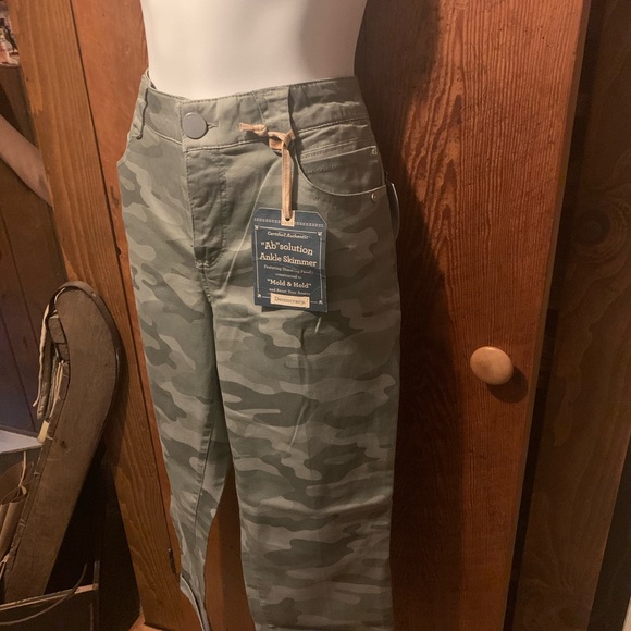 NWT Democracy “Ab Solutions “ Camouflage Jeans. - Picture 6 of 16